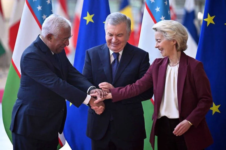 Mehr über den Artikel erfahren Oʻzbekiston IT-markaziga aylanishi: Raqamli transformatsiya, eksport va malakali kadrlar o‘sishi